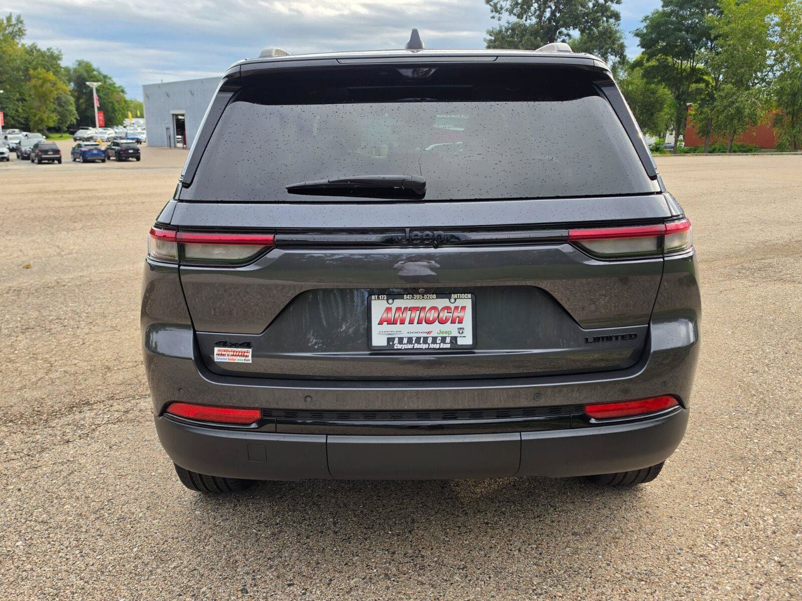 Used 2025 Jeep Grand Cherokee Limited w/ Luxury Tech Group II AWD/4WD image 14