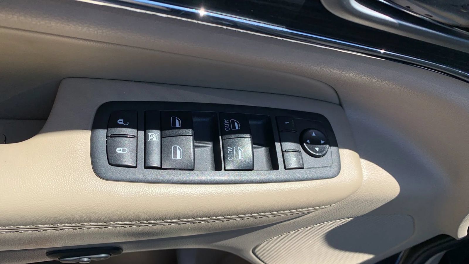 Used 2019 Jeep Grand Cherokee Limited AWD/4WD image 37