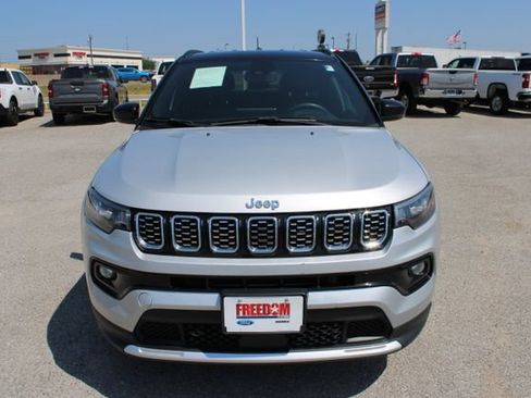 Used 2024 Jeep Compass Limited AWD/4WD image 2