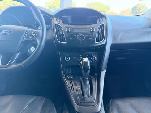 Used 2016 Ford Focus SE w/ Equipment Group 201A image 22