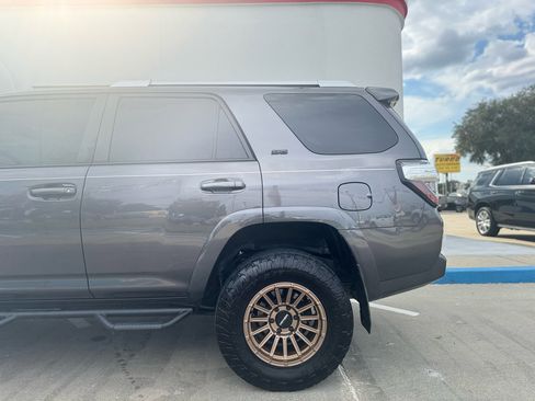 Used 2018 Toyota 4Runner SR5 image 18