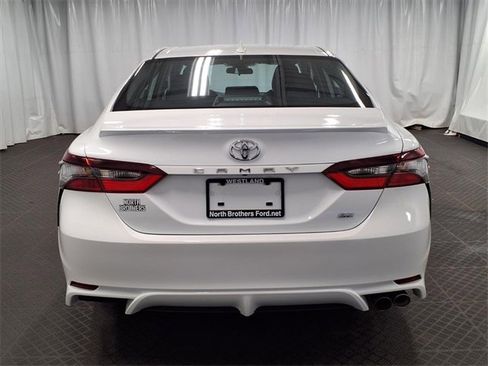 Used 2024 Toyota Camry SE image 23