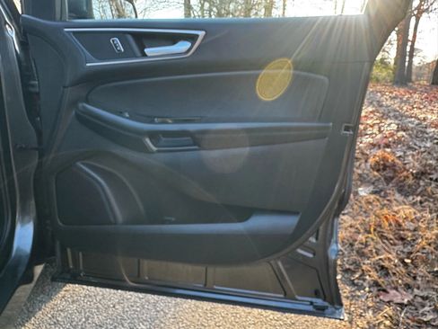 Used 2019 Ford Edge SEL w/ Equipment Group 201A image 9