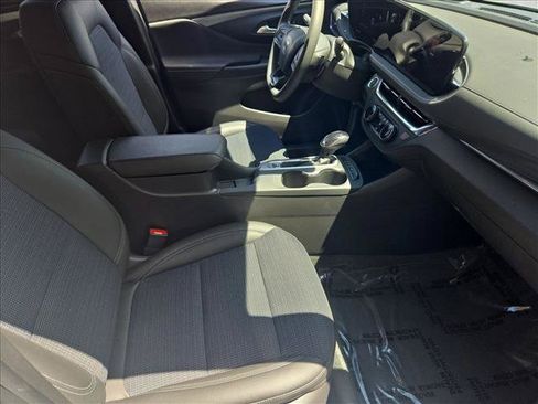Used 2025 Buick Envista Preferred w/ Advanced Safety Package FWD image 19