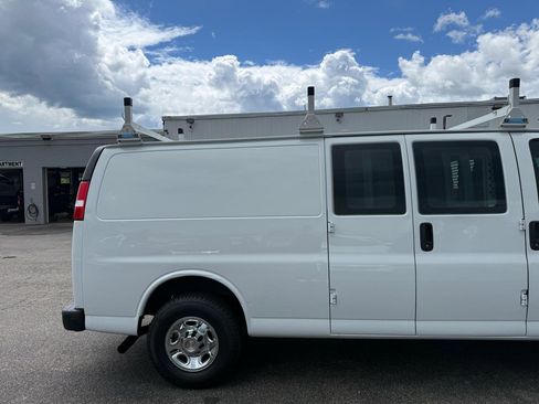 Used 2020 Chevrolet Express 2500 Extended w/ Enhanced Convenience Package RWD image 12