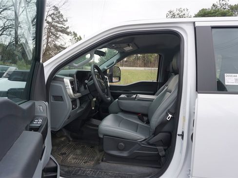 Used 2024 Ford F250 XL w/ XL Chrome Package image 2