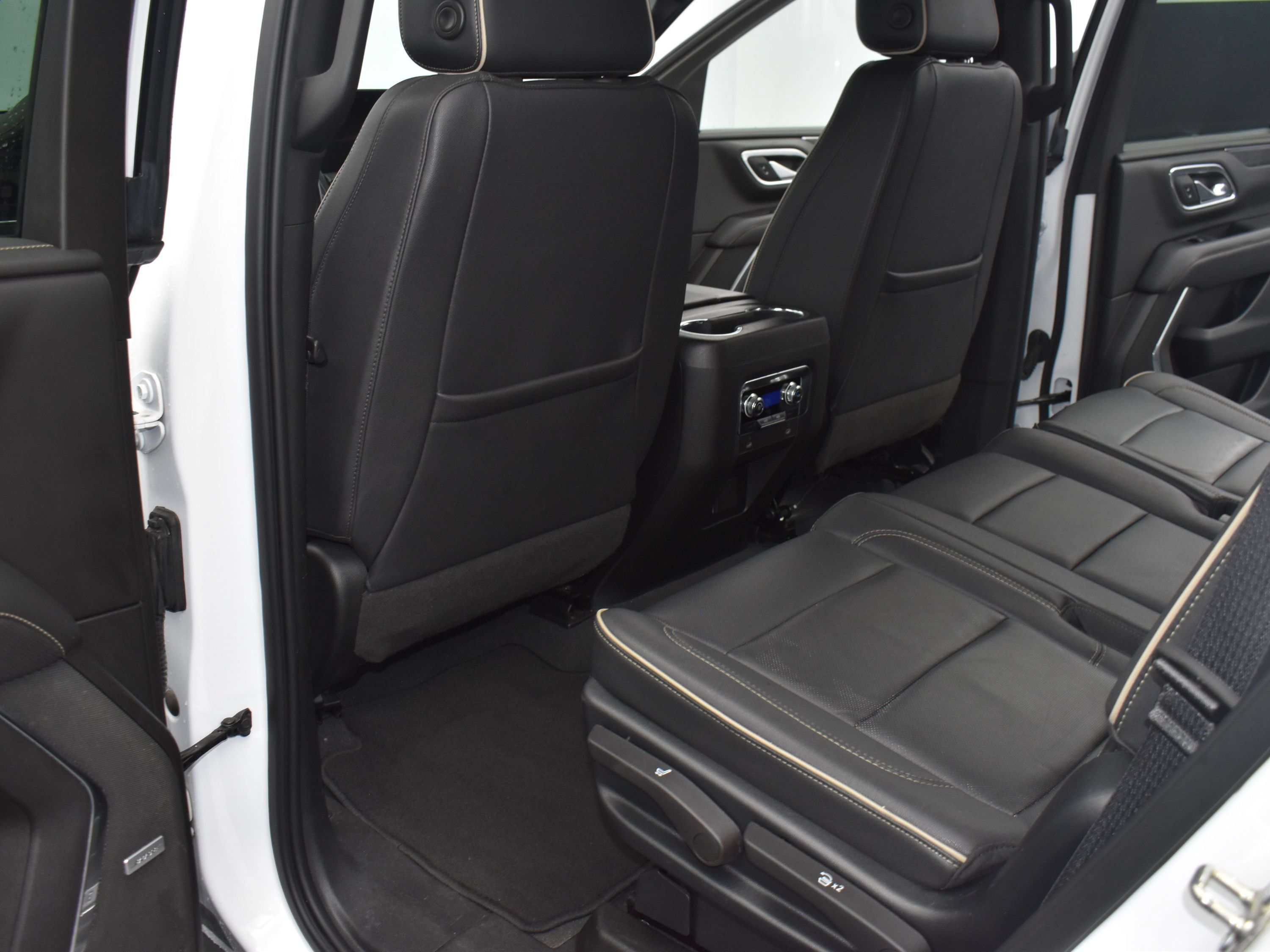 Used 2023 GMC Yukon SLT AWD/4WD image 13