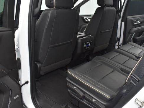 Used 2023 GMC Yukon SLT image 13