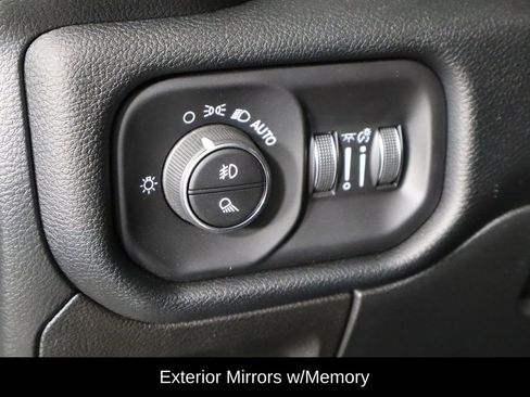 Used 2022 RAM 1500 Laramie AWD/4WD image 23