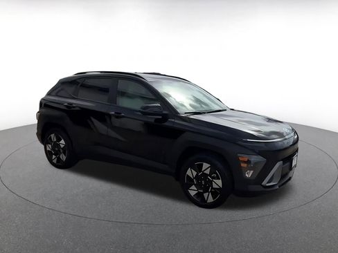 Used 2025 Hyundai Kona SEL image 2