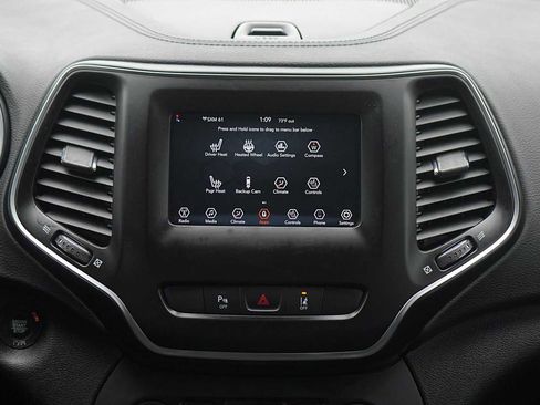Used 2021 Jeep Cherokee Latitude Plus FWD image 19