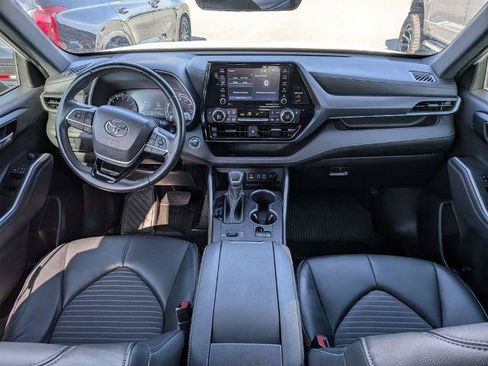 Used 2022 Toyota Highlander XSE FWD image 15