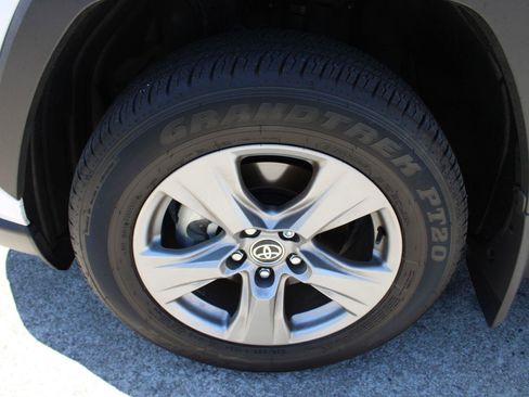 Used 2025 Toyota RAV4 XLE w/ Convenience Package AWD/4WD image 15