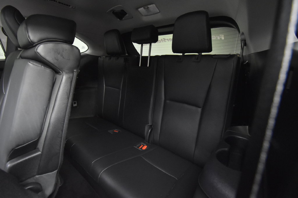 Used 2020 Toyota Highlander XLE AWD/4WD image 16
