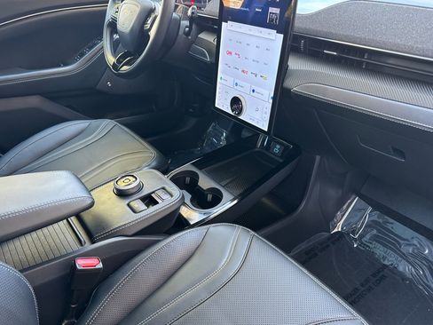 Used 2024 Ford Mustang Mach-E Premium image 19