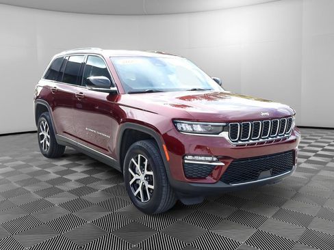 Used 2025 Jeep Grand Cherokee Limited w/ Trailer Tow Package AWD/4WD image 9