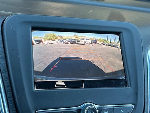 Used 2022 Chevrolet Equinox LT FWD image 18