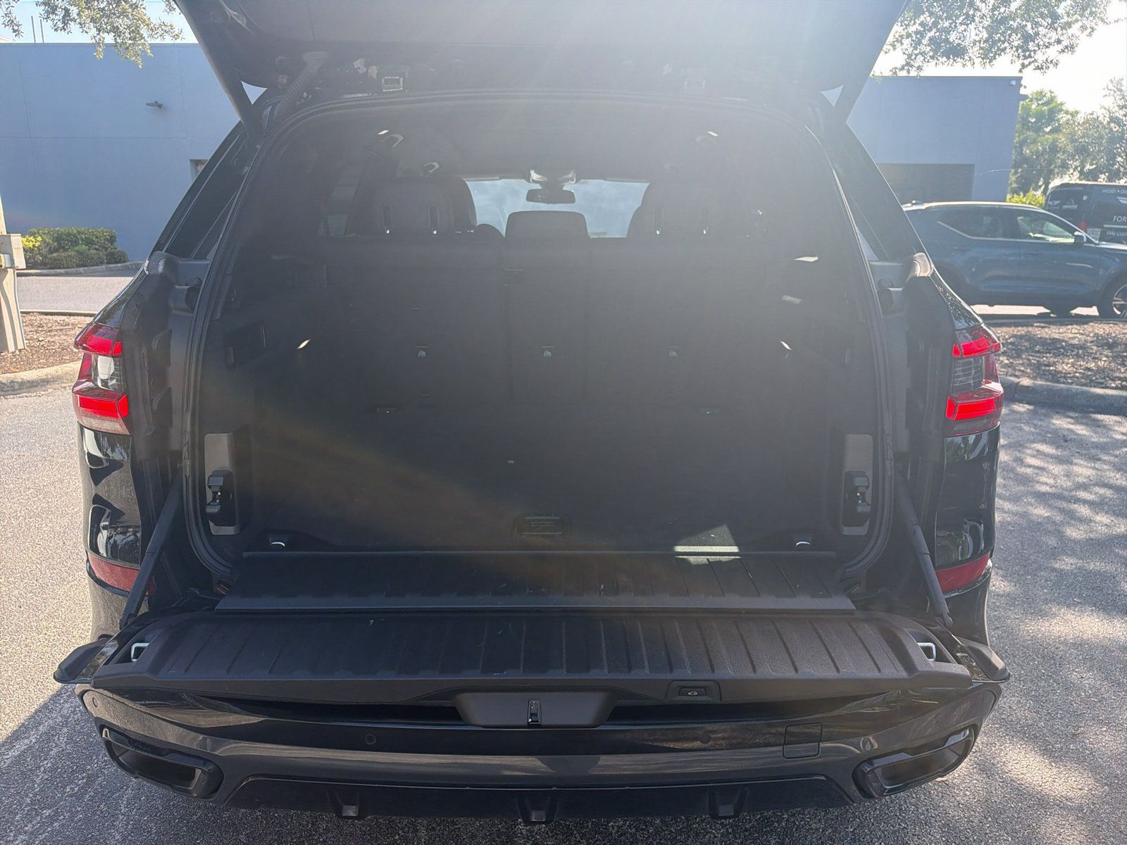 Used 2022 BMW X5 xDrive40i w/ M Sport Package AWD/4WD image 7