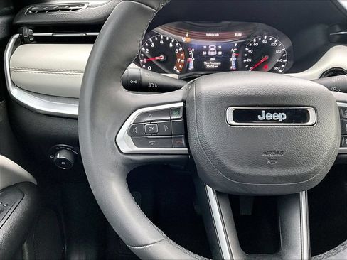 Used 2025 Jeep Compass Limited AWD/4WD image 15