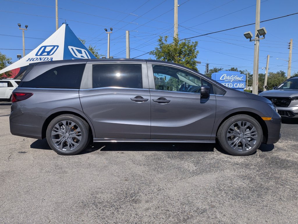 New 2027 Honda Odyssey Touring image 3