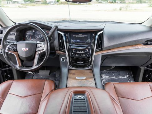 Used 2019 Cadillac Escalade Premium Luxury image 22