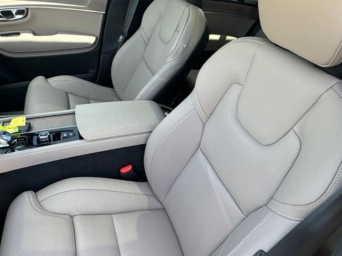 New 2026 Volvo XC90 T8 Ultra w/ Protection Package Premier image 18