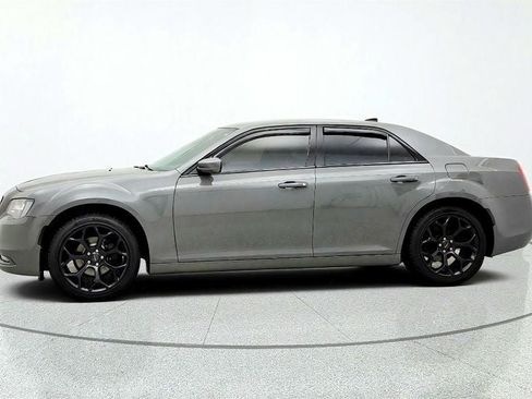 Used 2019 Chrysler 300 S RWD image 8