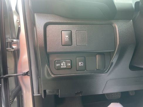 Used 2023 Toyota Tacoma SR AWD/4WD image 18