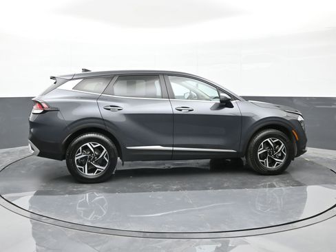 Used 2023 Kia Sportage LX image 9