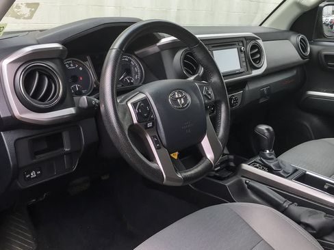 Used 2016 Toyota Tacoma SR5 RWD image 19