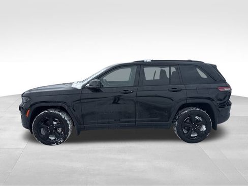 Used 2023 Jeep Grand Cherokee Limited w/ Black Appearance Package image 2