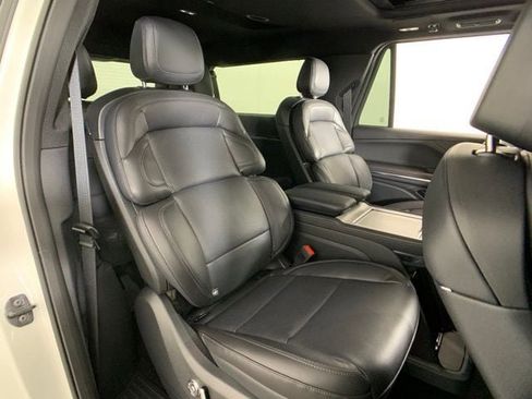 New 2025 Lincoln Navigator L Reserve w/ Jet Appearance Package image 24