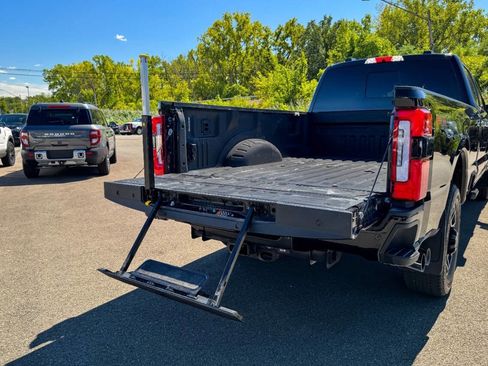 Used 2024 Ford F250 Platinum image 41
