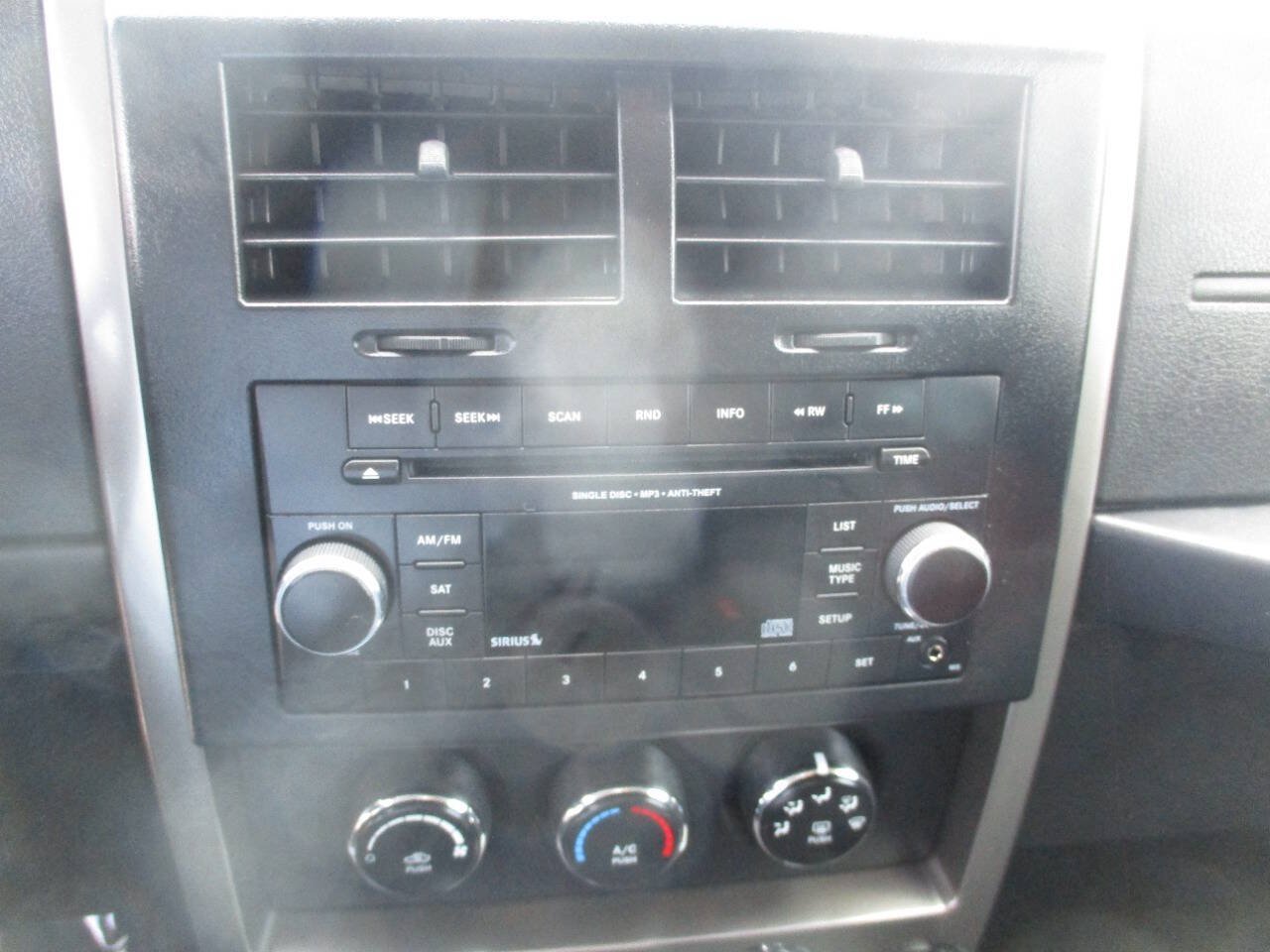 Used 2011 Jeep Liberty Sport AWD/4WD image 20