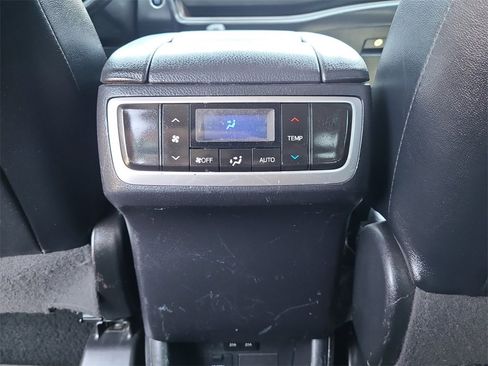Used 2019 Toyota Highlander Limited image 30