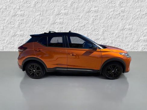 Used 2021 Nissan Kicks SR w/ SR Premium Package image 2