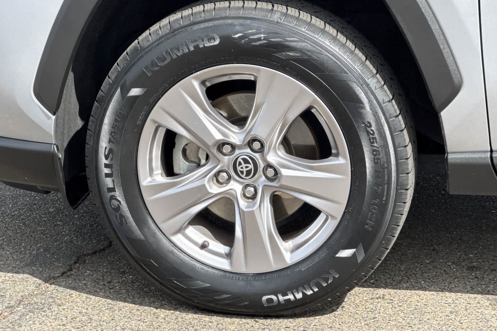 Used 2022 Toyota RAV4 XLE AWD/4WD image 30