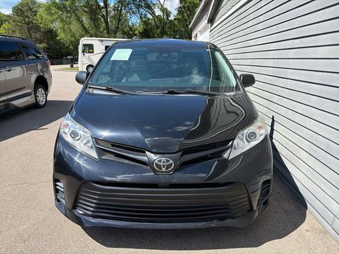 Used 2020 Toyota Sienna L FWD image 8
