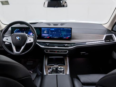 Certified 2025 BMW X7 xDrive40i w/ Executive Package image 9