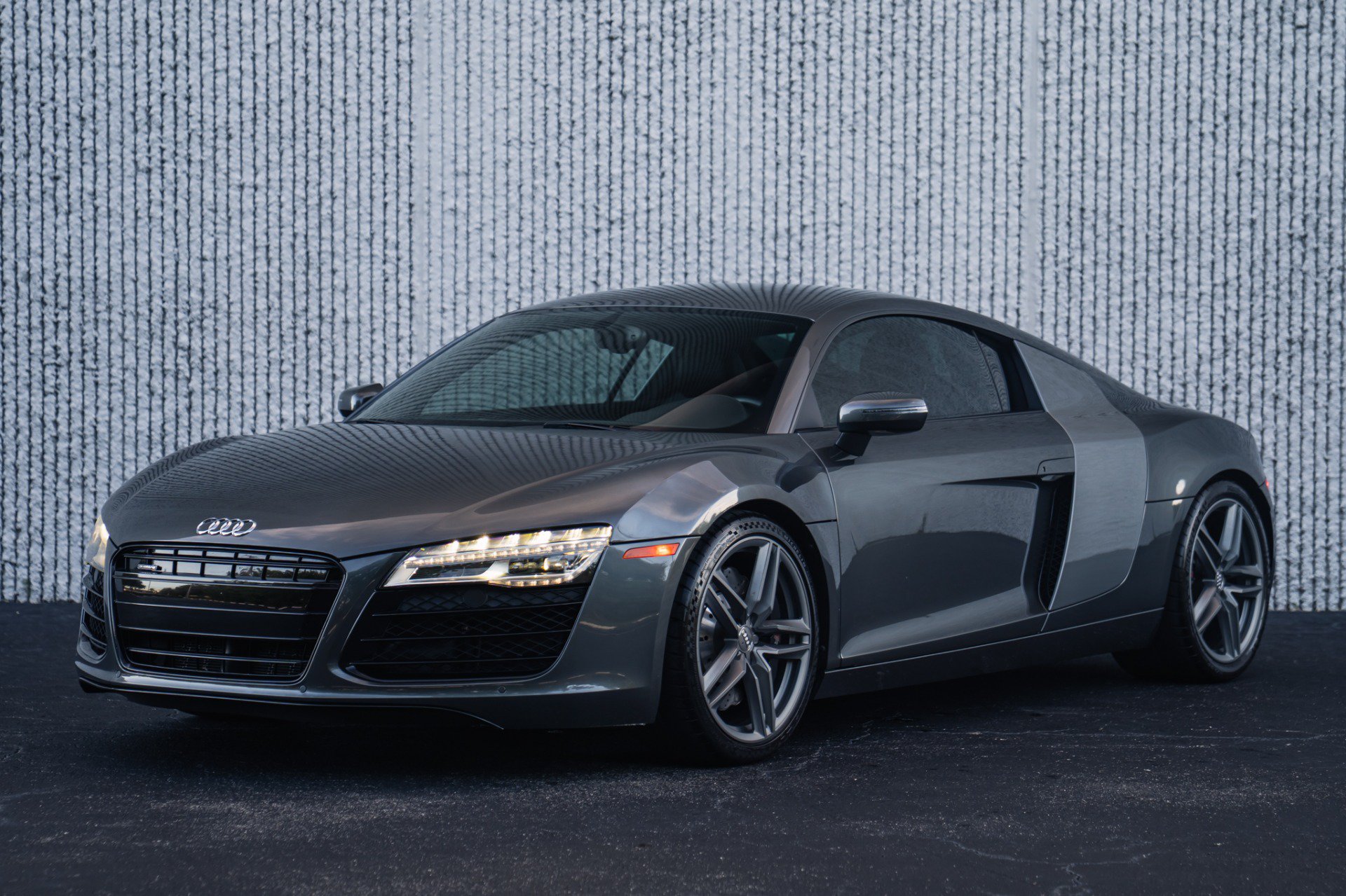 Used 2014 Audi R8 V8 w/ Convenience Package AWD/4WD image 1