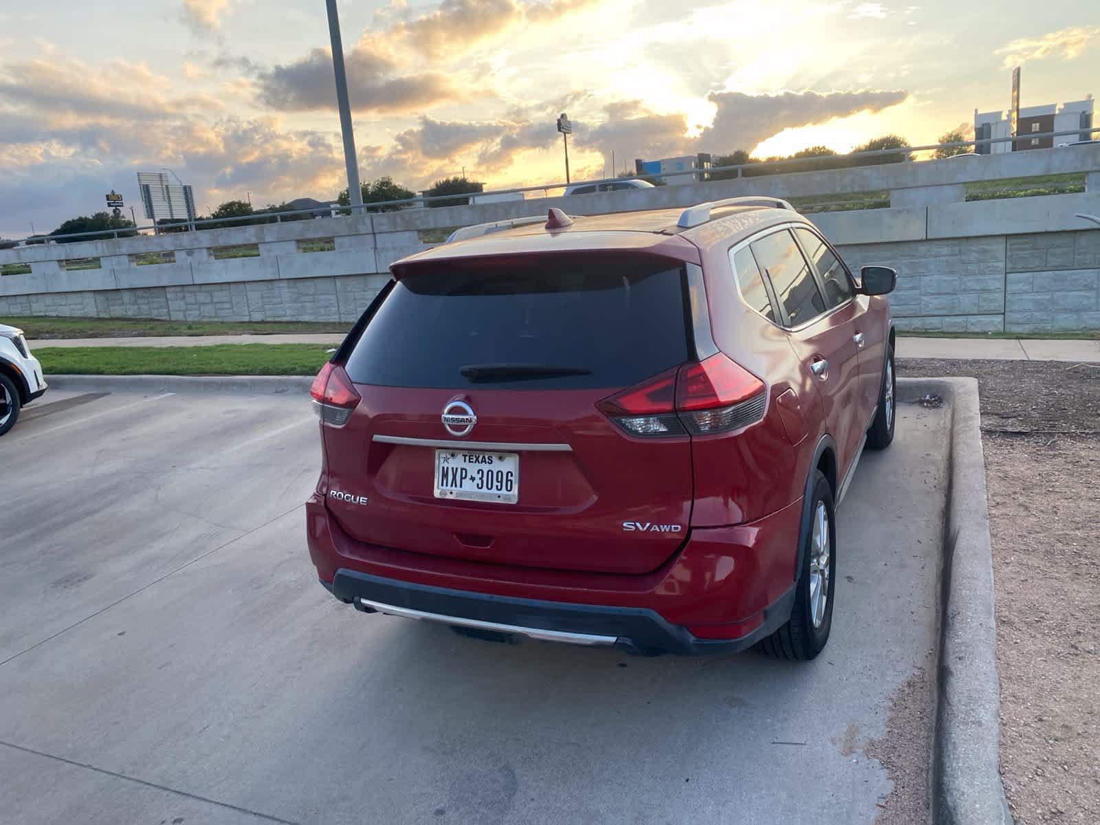 Used 2017 Nissan Rogue SV AWD/4WD image 6