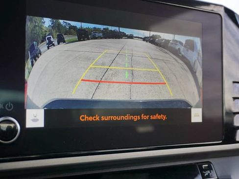 Used 2025 Toyota Camry SE w/ Convenience Package image 25