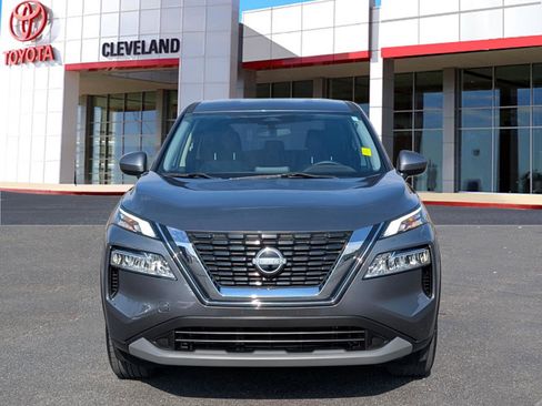 Used 2023 Nissan Rogue SV image 3