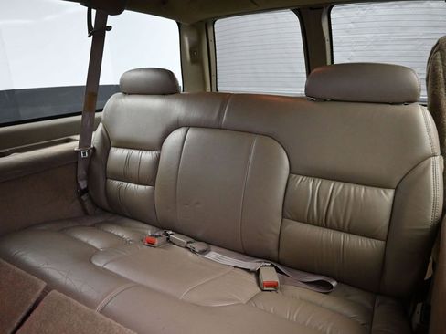 Used 1997 GMC Suburban 4WD w/ Marketing Opt Pkg 3 image 22