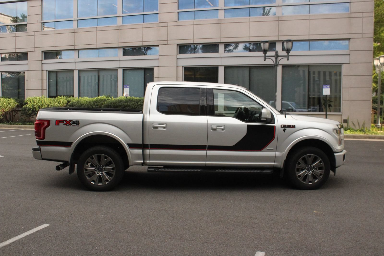Used 2017 Ford F150 Lariat w/ Equipment Group 502A Luxury AWD/4WD image 6