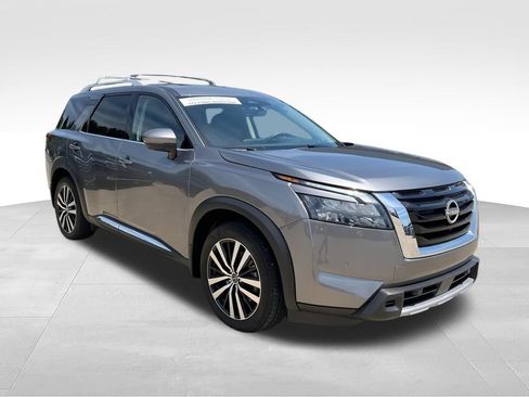 Used 2025 Nissan Pathfinder Platinum w/ Cargo Package FWD image 3
