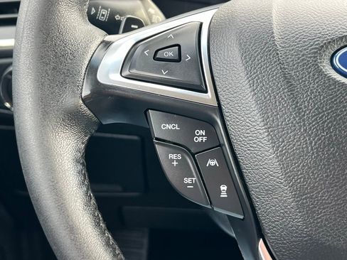 Used 2019 Ford Edge Titanium image 32