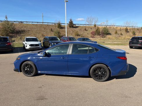 Used 2025 Toyota Camry SE image 29