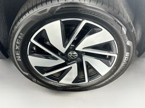 Used 2025 Volkswagen Atlas SE AWD/4WD image 11