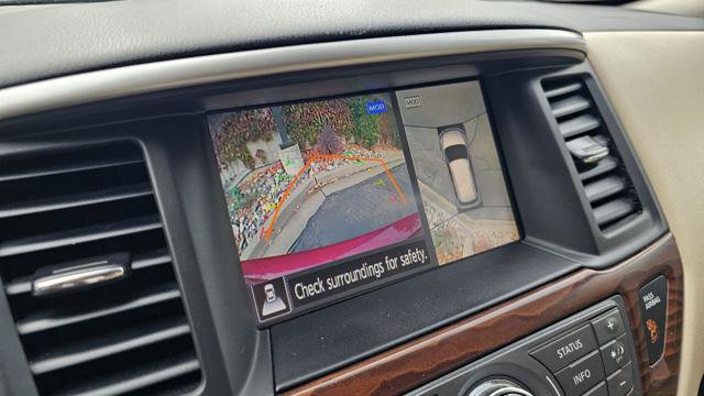 Used 2017 Nissan Pathfinder Platinum w/ Family Entertainment Package AWD/4WD image 16